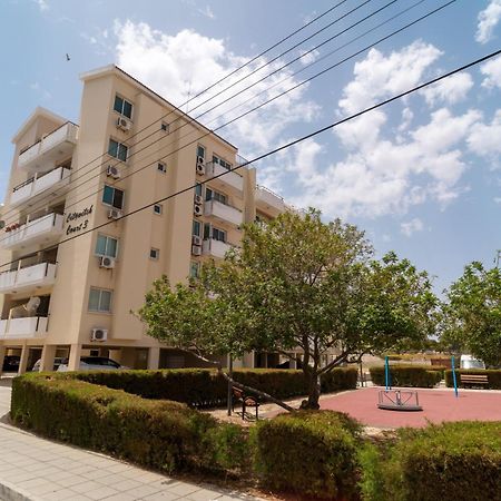 Appartamento Blu Mackenzie 1 Bdr Flat With Pool Larnaca Esterno foto