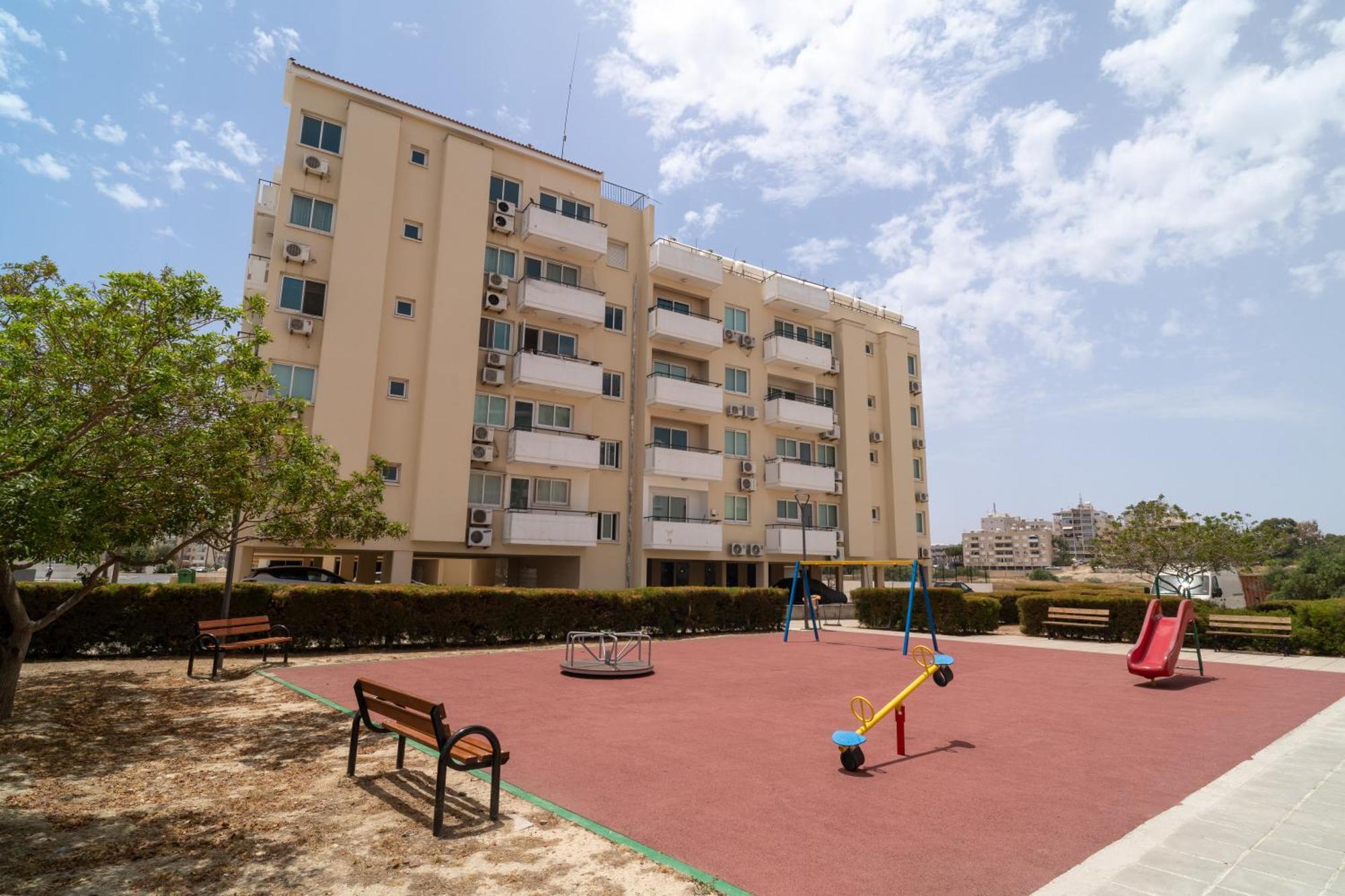 Appartamento Blu Mackenzie 1 Bdr Flat With Pool Larnaca Esterno foto