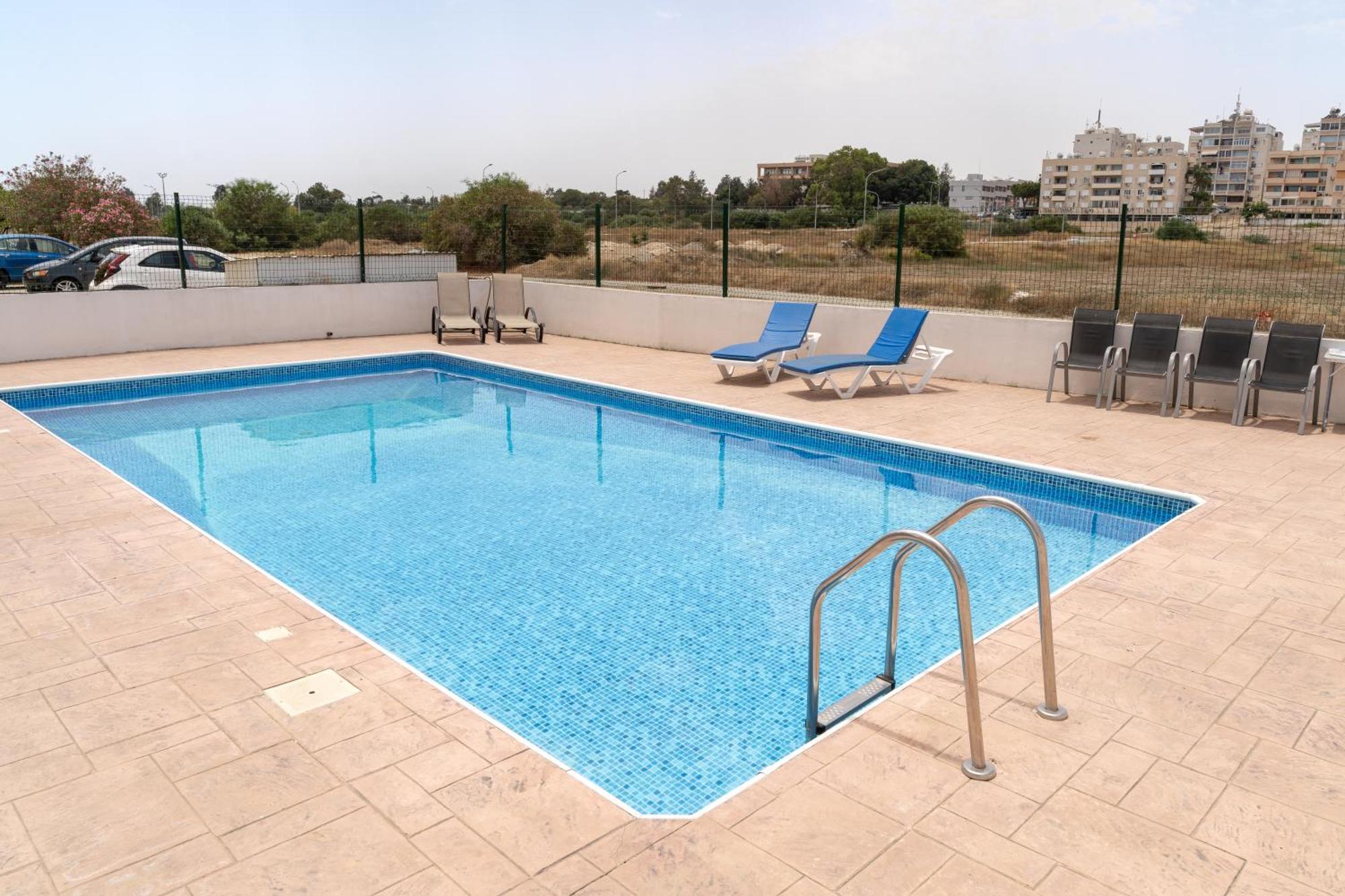Appartamento Blu Mackenzie 1 Bdr Flat With Pool Larnaca Esterno foto