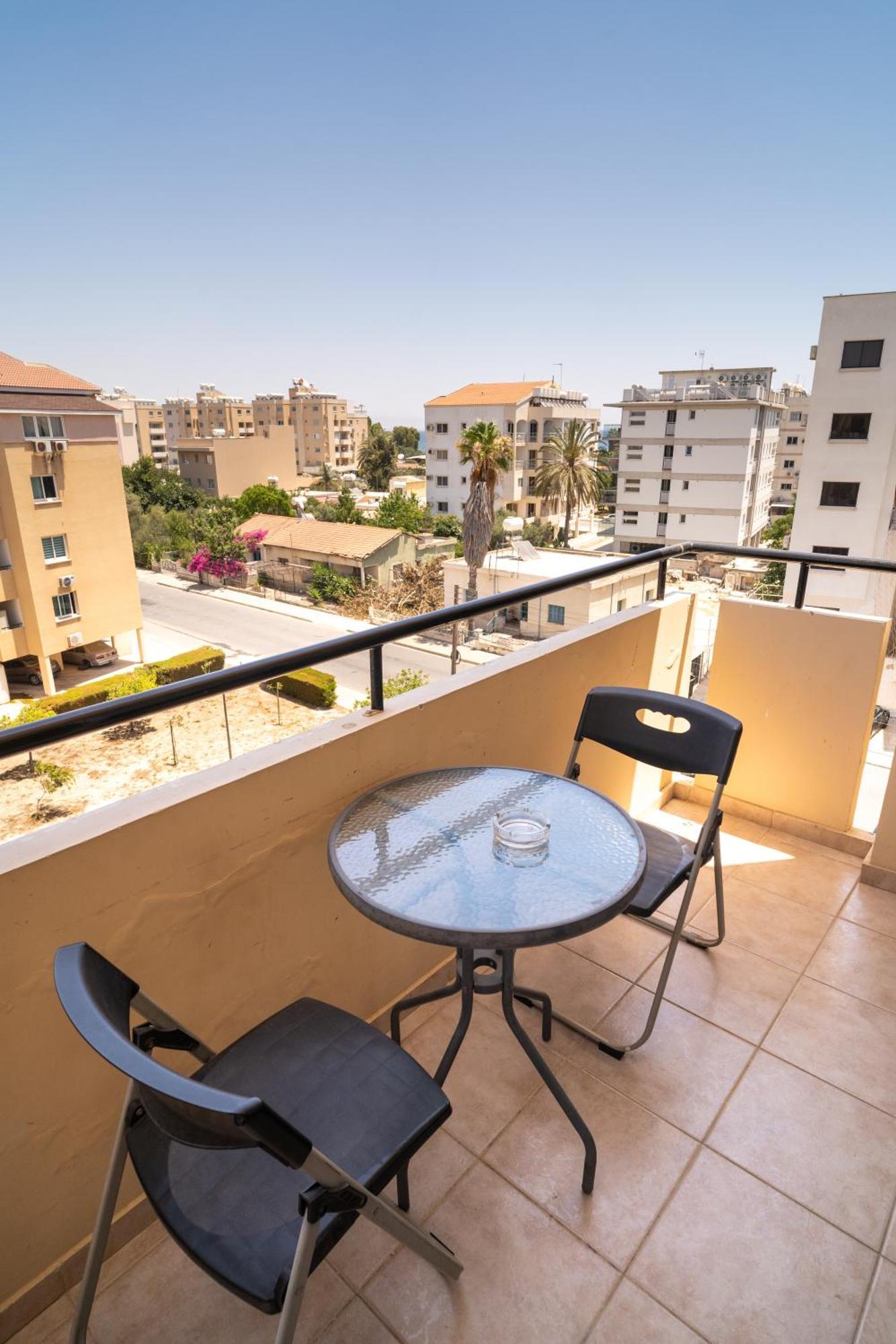 Appartamento Blu Mackenzie 1 Bdr Flat With Pool Larnaca Esterno foto