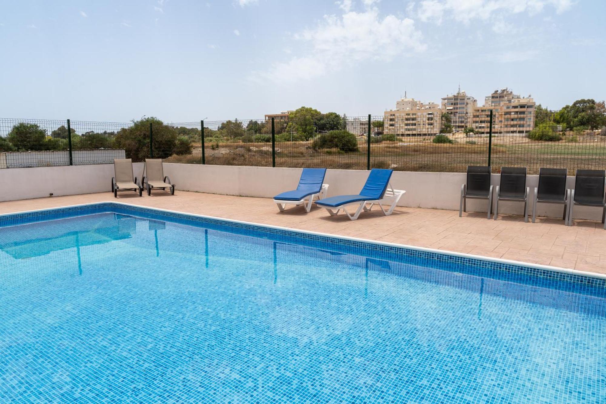 Appartamento Blu Mackenzie 1 Bdr Flat With Pool Larnaca Esterno foto